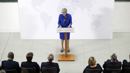 La Première ministre britannique Theresa May, lors d'un discours, le 1er mai, à Londres (Royaume-Uni). (KIRSTY WIGGLESWORTH / POOL / AFP)