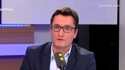 Olivier Dartigolles, porte-parole du PCF, était l'invité de franceinfo jeudi 12 avril. (FRANCEINFO)