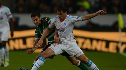 Dépassés au match aller (2-0), Lucas Mendes, ici à la lutte, et les Marseillais doivent se racheter face à M'Gladbach