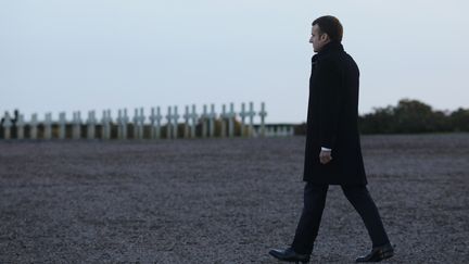 Emmanuel Macron lors des commémorations du centenaire de l'armistice de la Première Guerre mondiale, à la nécropole de Notre-Dame-de-Lorette (Pas-de-Calais), le 8 novembre 2018. (Ludovic MARIN / AFP)