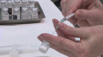 Vaccin contre le Covid-19 : une efficacité en baisse au fil du temps ?