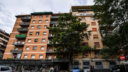 Une vue générale de l'immeuble&nbsp;dans le quartier de Garbatella à Rome samedi 13 juin 2020, où au moins 17 cas de COVID-19 ont été diagnostiqués ces derniers jours. (TIZIANA FABI / AFP)