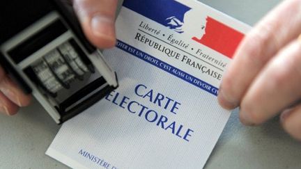 la carte d'électeur et le territoire (PHILIPPE HUGUEN / AFP)