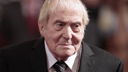 Le pianiste Aldo Ciccolini lors de la remise de sa l&eacute;gion d'honneur, le 14 mars 2012 au palais de l'Elys&eacute;e, &agrave; Paris. (KENZO TRIBOUILLARD / AFP)