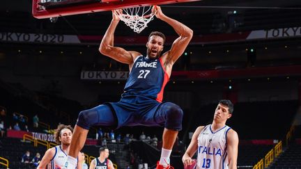 L'équipe de France, emmenée par&nbsp;Rudy Gobert, s'est qualifiée pour les demi-finales à Tokyo, mardi 3 août.&nbsp; (MONTIGNY PHILIPPE / KMSP / AFP)