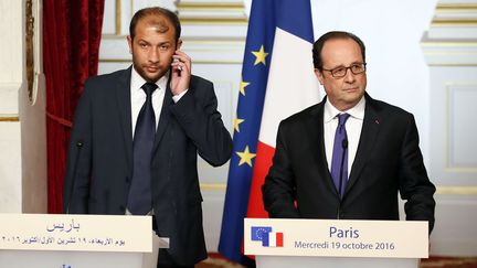 Syrie : le président des "casques blancs" à Paris