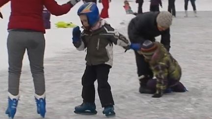 Ain : quand le lac gelé devient patinoire