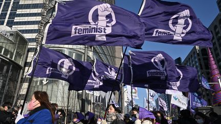 Journée internationale de la femme dans le centre-ville de Séoul, le 8 mars 2024. (JUNG YEON-JE / AFP)