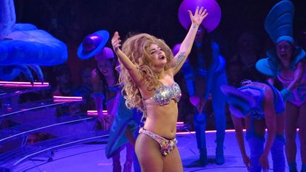 &nbsp; (Le personnage de Lady Gaga est outrancier, démesuré, hors norme. Les rumeurs la concernant aussi.)