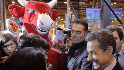 Le pr&eacute;sident candidat Nicolas Sarkozy en visite au Salon de l'agriculture &agrave; Paris, le 25 f&eacute;vrier 2012. (REUTERS)