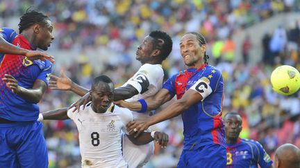 Emmanuel Agyemang Badu et Asamoah Gyan du Ghanaface à Nando (à droite) (BARRY ALDWORTH / MAXPPP)