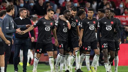 La joie collective des Lillois après le deuxième but inscrit par Jonathan Ikoné, mardi 2 novembre. (JORGE GUERRERO / AFP)