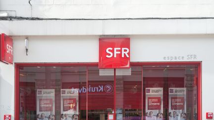 Un magasin SFR le 20 mars 2017. (MAXPPP)