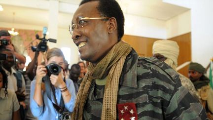 Le président Idriss Deby dans son treillis militaire le 6 Février 2008 après l'échec d'une attaque rebelle sur la capitale Ndjamena. (Photo AFP/Pascal Guyot)