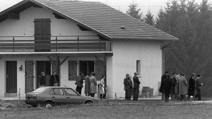 Photo de la demeure de la famille Villemin prise le 30 octobre 1985, lors de la reconstitution de l'assassinat du petit Grégory. (MARCEL MOCHET / AFP)