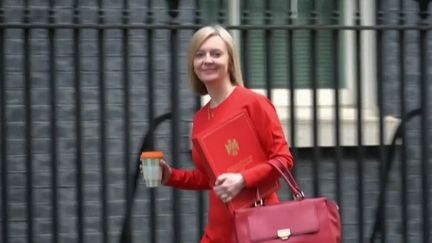 Royaume-Uni : la Première ministre Liz Truss est déjà sur la sellette  (FRANCE 2)