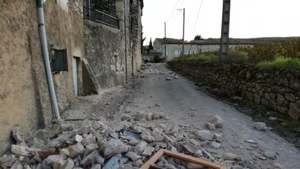 Dégâts dans la commune du Teil (Ardèche), hameau de la Rouvière, en raison d'un séisme survenu le 11 novembre 2019. (FRANÇOIS BRETON / RADIOFRANCE)