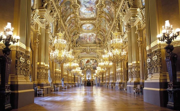 Le grand foyer du Palais Garnier, à Paris. (JEAN-PIERRE DELAGARDE / OPERA NATIONAL DE PARIS)