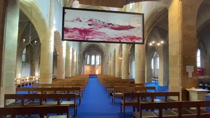 L'exposition "Le ciel sur la Terre" à l'église Saint-Maximin à Metz.&nbsp; (FRANCEINFO)