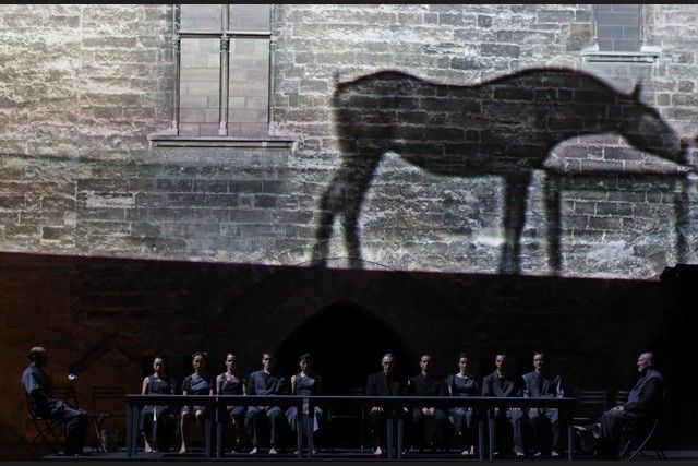 "Asobu" de Josef Nadj
 (Christophe Raynaud de Lage / Festival d&#039;Avignon)