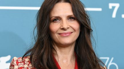 L'actrice Juliette Binoche, le 28 août 2019 lors de la&nbsp;Mostra de Venise. (VINCENZO PINTO / AFP)