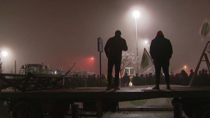 Depuis mercredi 26 janvier, les agriculteurs des Deux-Sèvres se mobilisent pour faire pression et dénoncer les prix cassés.&nbsp;
 (CAPTURE D'ÉCRAN FRANCE 3)