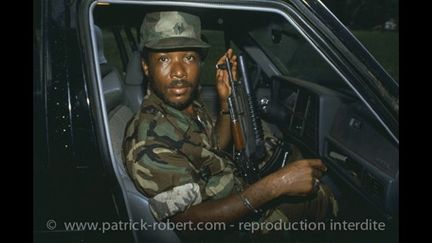 Charles Taylor le 9 juin 1990 près de Buchanan au Libéria (photo Patrick Robert /corbis/Sygma)