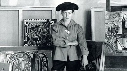 André Villers, Jacqueline coiffée de la montera présente une peinture tauromachique, 1956
 (Coll. musée Réattu)