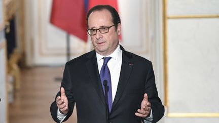 Le président de la République François Hollande le 20 décembre 2016 à l'Elysée à Paris. (ALAIN JOCARD / AFP)