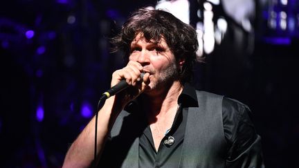 Le chanteur Bertrand Cantat lors d'un concert à La Rochelle, le 1er mars 2018. (XAVIER LEOTY / AFP)