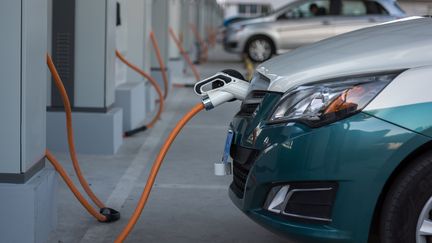 Des bornes de ravitaillement de voitures électriques en Chine. (ZHANG PENG / LIGHTROCKET)