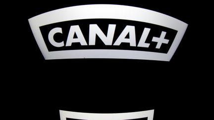 Le logo Canal +, le 29 décembre 2012. (LIONEL BONAVENTURE / AFP)