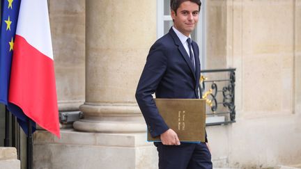 The Minister of National Education, Gabriel Attal, on October 31, 2023, in Paris, leaving a council of ministers.  (LUC NOBOUT / MAXPPP)