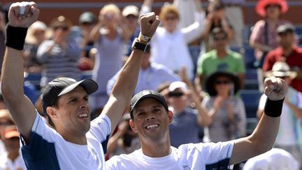 Bob et Mike Bryan (TIMOTHY A. CLARY / AFP)