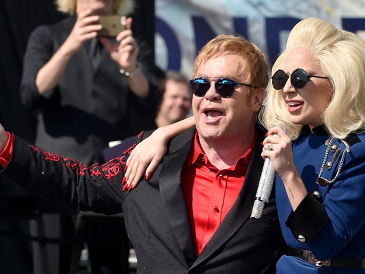 Elton John et Lady Gaga donnent un concert surprise à Los Angeles