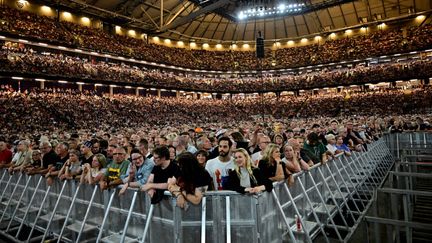 Le public du concert de Bruce Springsteen et du E Street Band à la Strawberry Arena de Stockholm, en Suède, le 15 juillet 2024. (MAGNUS LEJHALL / TT NEWS AGENCY / AFP)