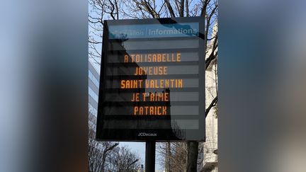 Photo d'un panneau municipal de Levallois-Perret tweetée par Isabelle Balkany, le 14 février 2021. (CAPTURE D'ÉCRAN)