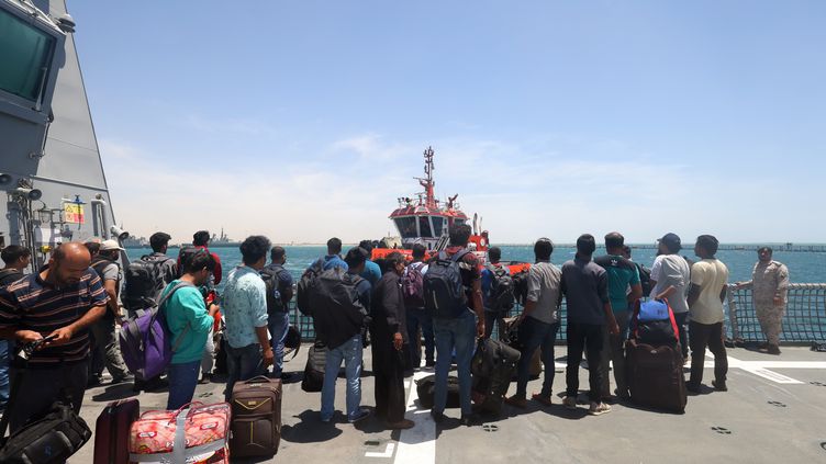 Refugees flee Sudan to Jeddah (Saudi Arabia), April 30, 2023. (FAEZ NURELDINE / AFP)