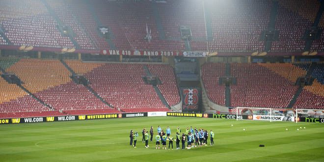 Les joueurs du FC Dnipro à l'échauffement sur la pelouse de l'Arena Stadium à Amsterdam, le 18 mars 2015. 