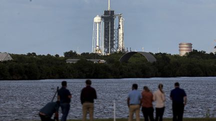 La fusée Space X Falcon 9 un jour avant son décollage pour l'ISS, le 4 octobre 2022, à Cap Canaveral, en Floride (Etats-Unis).&nbsp; (KEVIN DIETSCH / GETTY IMAGES NORTH AMERICA / AFP)