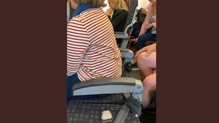 Un passager d'un vol Luton (Royaume-Uni)-Genève (Suisse) a accusé EasyJet de faire voyager ses passagers sur des sièges sans dossier, le 6 août 2019.&nbsp; (CAPTURE TWITTER)