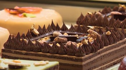 Philippe Bernachon dévoile les secrets des chocolats de sa maison, des produits exceptionnels de la gastronomie française. (FRANCE 2)