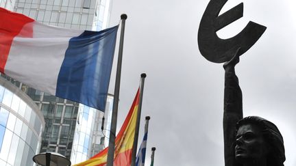 Devant les locaux du Parlement europ&eacute;en, &agrave; Bruxelles. (GEORGES GOBET / AFP)