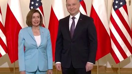 Eurozapping : Nancy Pelosi de passage en Pologne, colère en Arménie