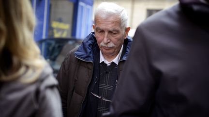 L'ancien entra&icirc;neur de tennis R&eacute;gis de Camaret, lors de son arriv&eacute;e au tribunal de Lyon (Rh&ocirc;ne), le 15 novembre 2012.&nbsp; (JEFF PACHOUD / AFP)