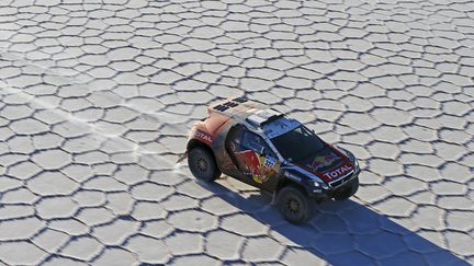 La Peugeot 2008 DKR sur le salar d'Uyuni en janvier 2015 (FREDERIC LE FLOCH / DPPI MEDIA)