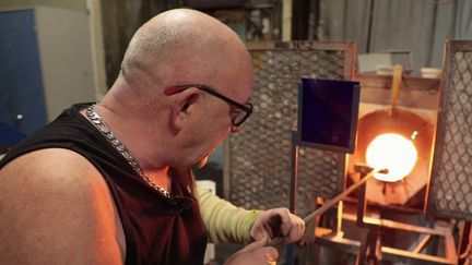 Fêtes de Noël : les boules artisanales de la verrerie de Haute-Saône