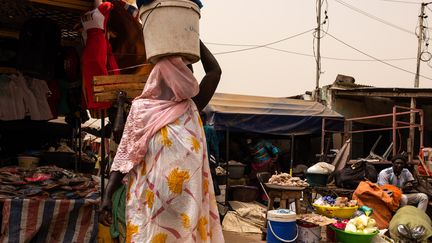 Une Sénégalaise au marché, le 25 février 2020.&nbsp; (JEROME GILLES / NURPHOTO)