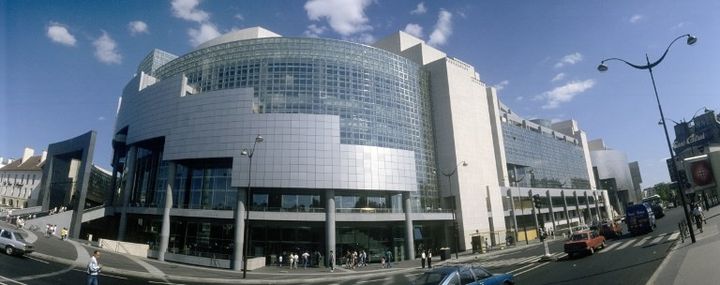 La façade de l'Opéra Bastille à Paris
 (Leemage)