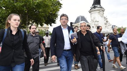 Jean-Luc Mélenchon, député de La France insoumise, arrive à la manifestation de la place de la République, à Paris, organisée pour dénoncer le projet de réforme du Code du travail, mercredi 12 juillet 2017. (BERTRAND GUAY / AFP)